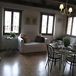 Loft Overlooking The Grand Canal Lejlighed