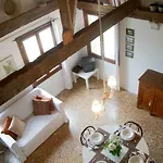 Lejlighed Loft Overlooking The Grand Canal
