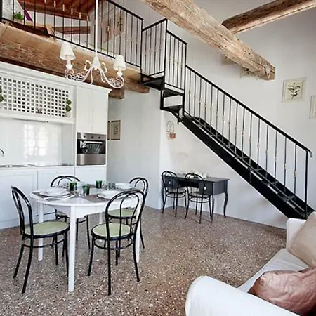 דירה Loft Overlooking The Grand Canal ונציה