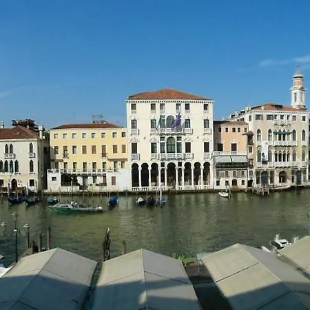 아파트 Loft Overlooking The Grand Canal