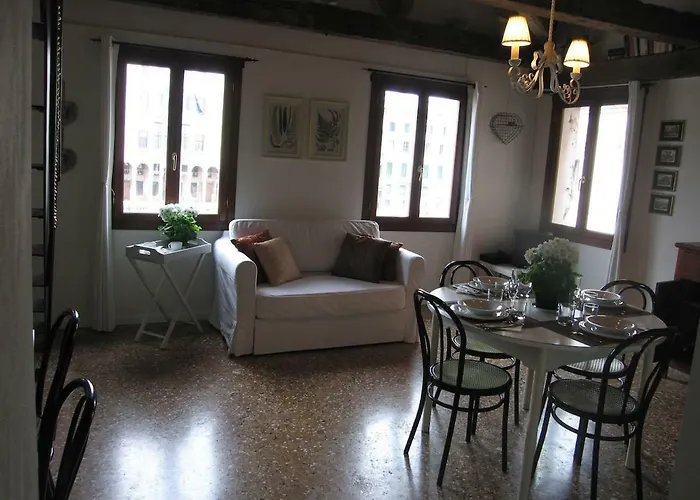 Loft Overlooking The Grand Canal アパート