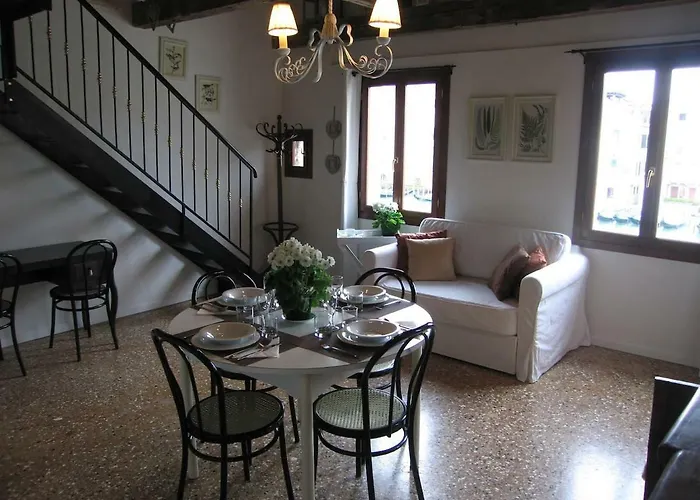 Loft Overlooking The Grand Canal *