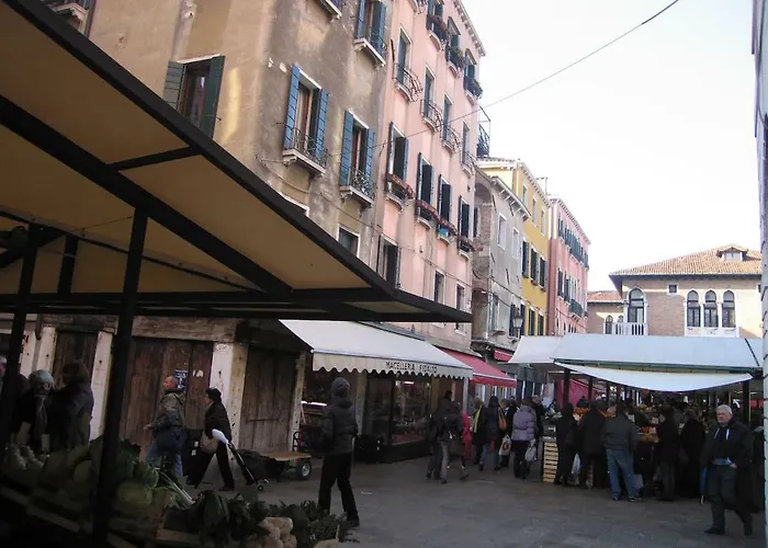 Loft Overlooking The Grand Canal