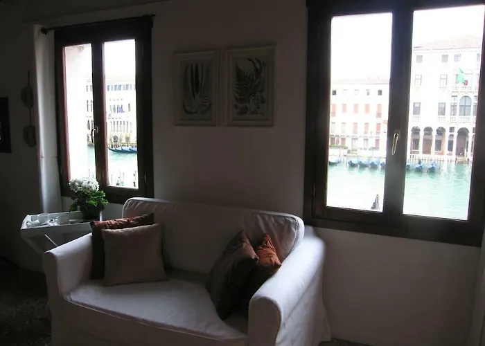 Loft Overlooking The Grand Canal アパート ヴェネツィア